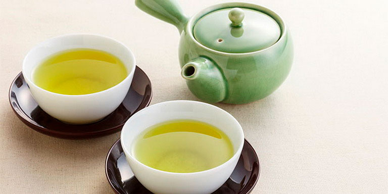 две чашки зеленого чая